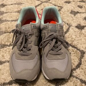 Woman’s New Balance FIGS Size 9